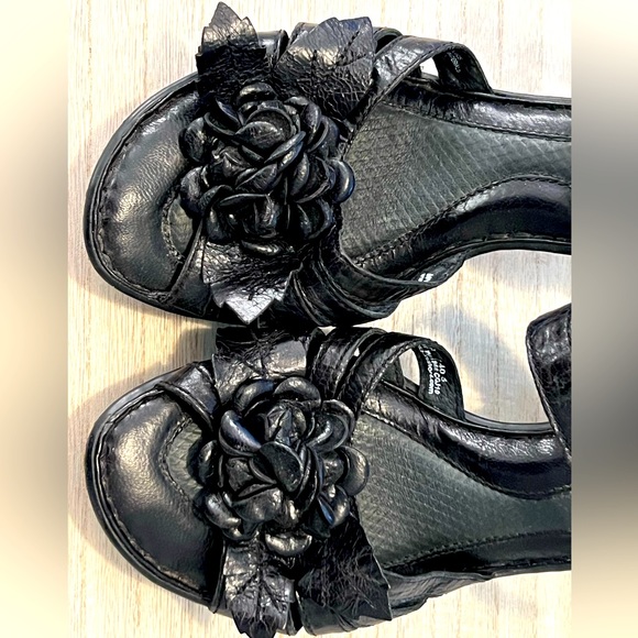 BORN Black Leather Sandals - Size 9 - Picture 2 of 5